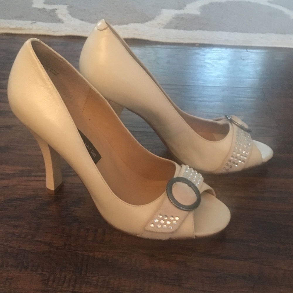 Steven by Steve Madden heels. Cream size 8.